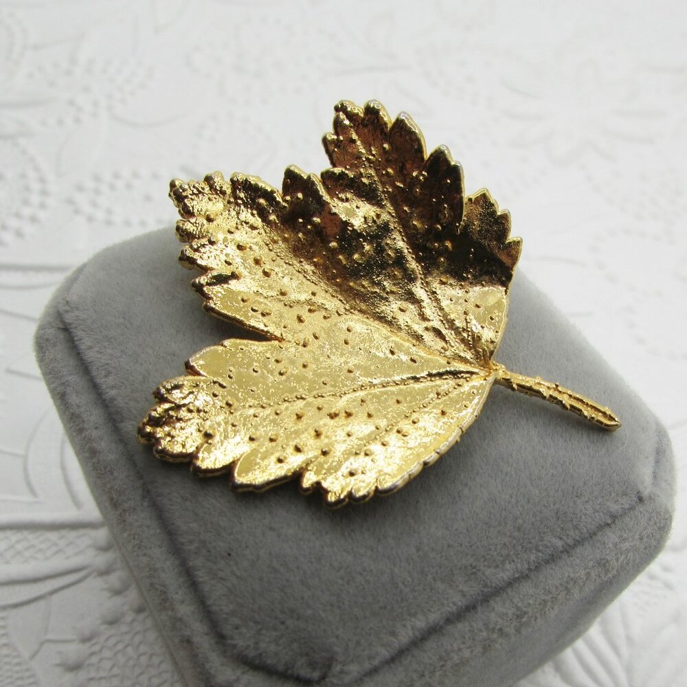 Vintage 24k Gold Dipped Real Maple Leaf Brooch- A… - image 5